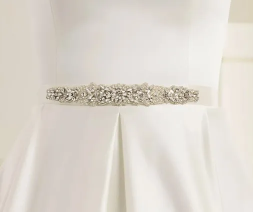 Cinturón de raso con perlas y pedrería