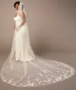 Tul inglés con flores y hojas de seda y organza en 3D. 132 de largo x 90 de ancho