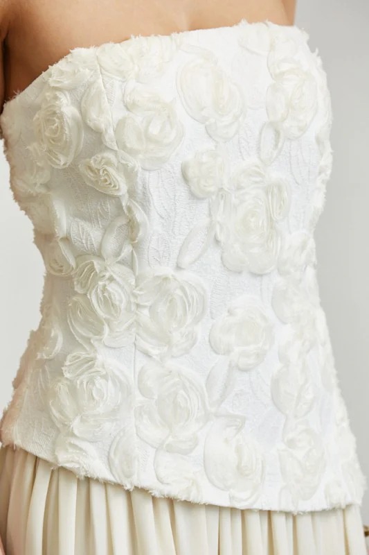 Strapless asimétrico de flores con chiffon - Image 2